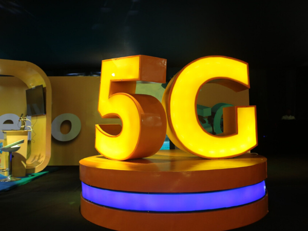 MTN South Afria rolls out its first 5G network in Africa.